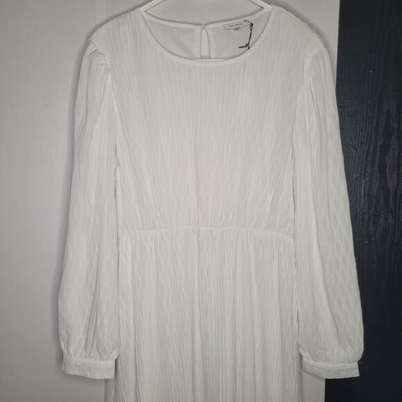 NWT Long Sleeve Full Length White Dress Size Medium - Picture 5 of 5